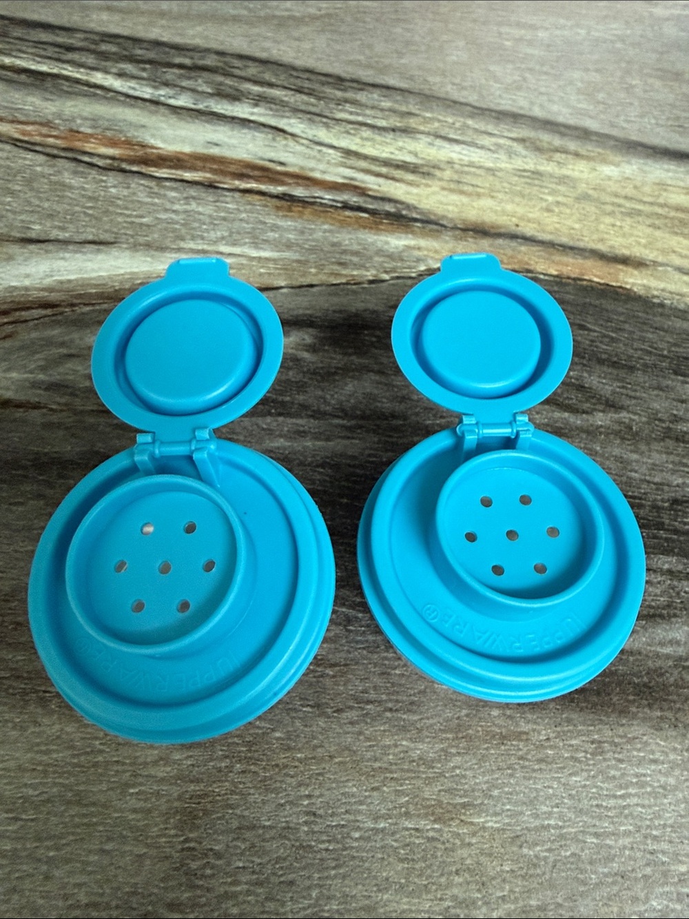 Tupperware Mini Shackers - Picture 2 of 4